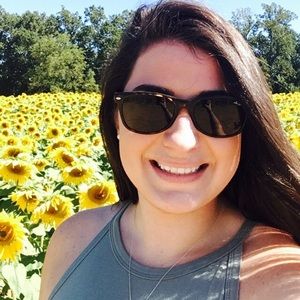 Meet your Posher, Emily